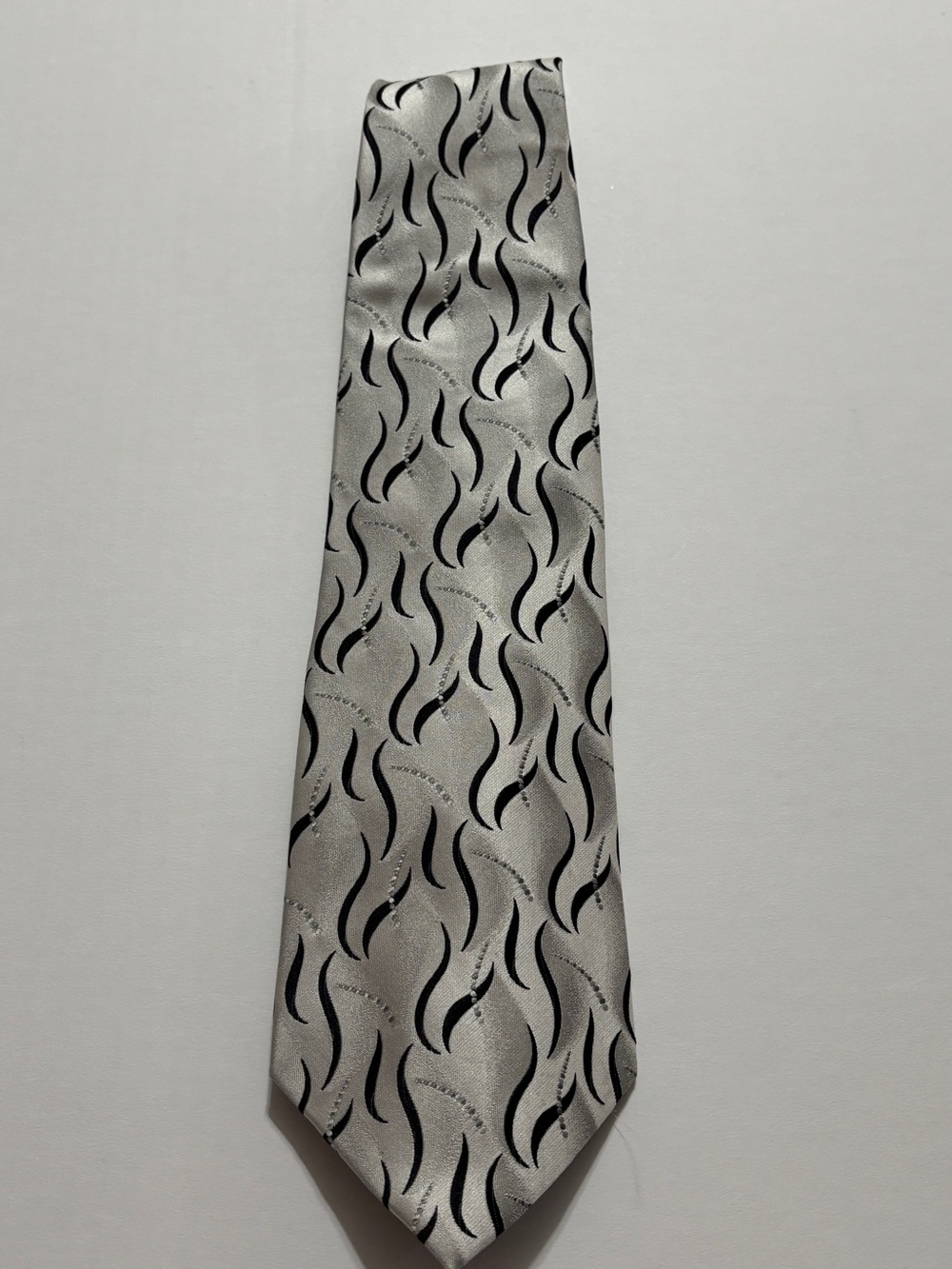 Pierre Cardin 100% Silk Necktie Silver Black Wave Pattern Mens Tie